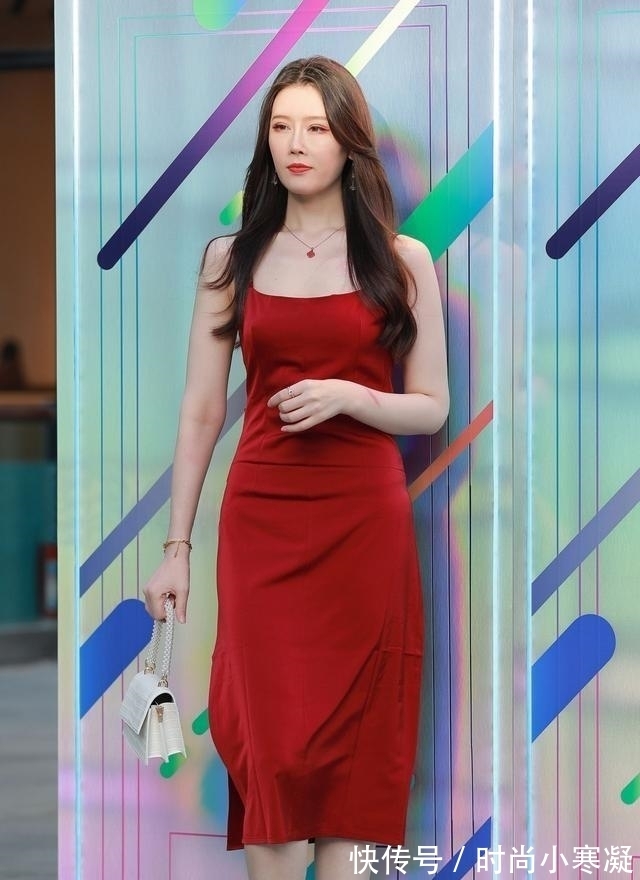 高级感 连衣裙穿出了气质与优雅,突破穿衣绝限,美感更突出