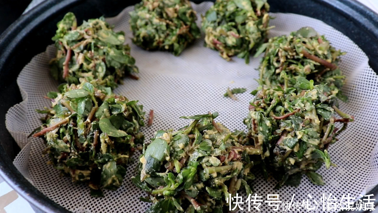 搅拌均匀|马齿苋最好吃的做法，家里每次做一大盆不够吃，吃着真香