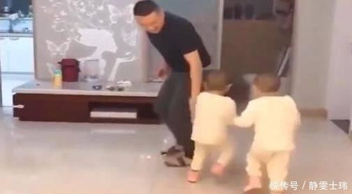 爸爸“家暴”妈妈,双胞胎的反应亮了,果然是亲生的