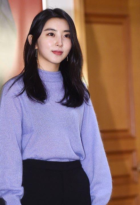 搭配|今秋流行的这“4款”裤子也太时髦了, 显高显瘦, 难怪明星也在穿