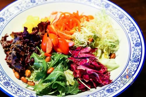  房子|北京老年人生活，退休金8000，住十万房子，去五星级酒店吃自助餐