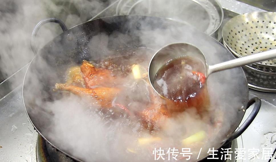 红润|卤烧鸭,鸭肉入味难?厨师长教你一招,肉质红润不柴,入味到骨
