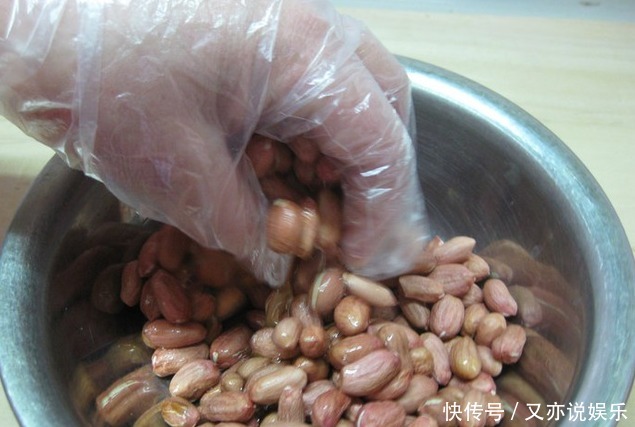 花生米的新做法,吃起来嘎嘣脆,宝贝们都爱吃的小零食