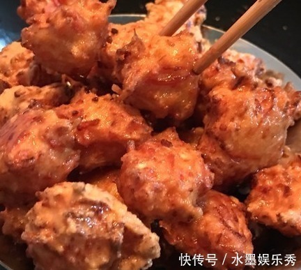 炸丸子|不管炸什么丸子,都别忘了加这“两种料”,丸子外酥里嫩不会撒!