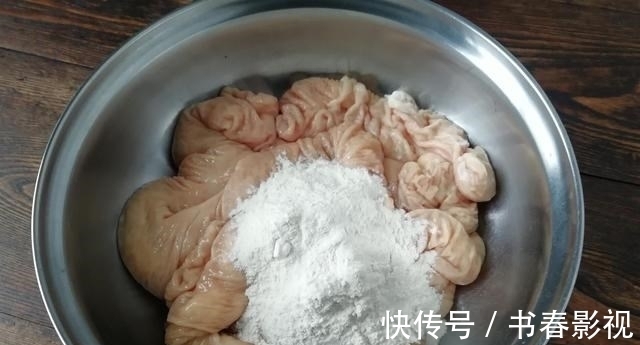 清洗肥肠:用醋用盐都不对,牢记这3点,肥肠洗得干净还无异味