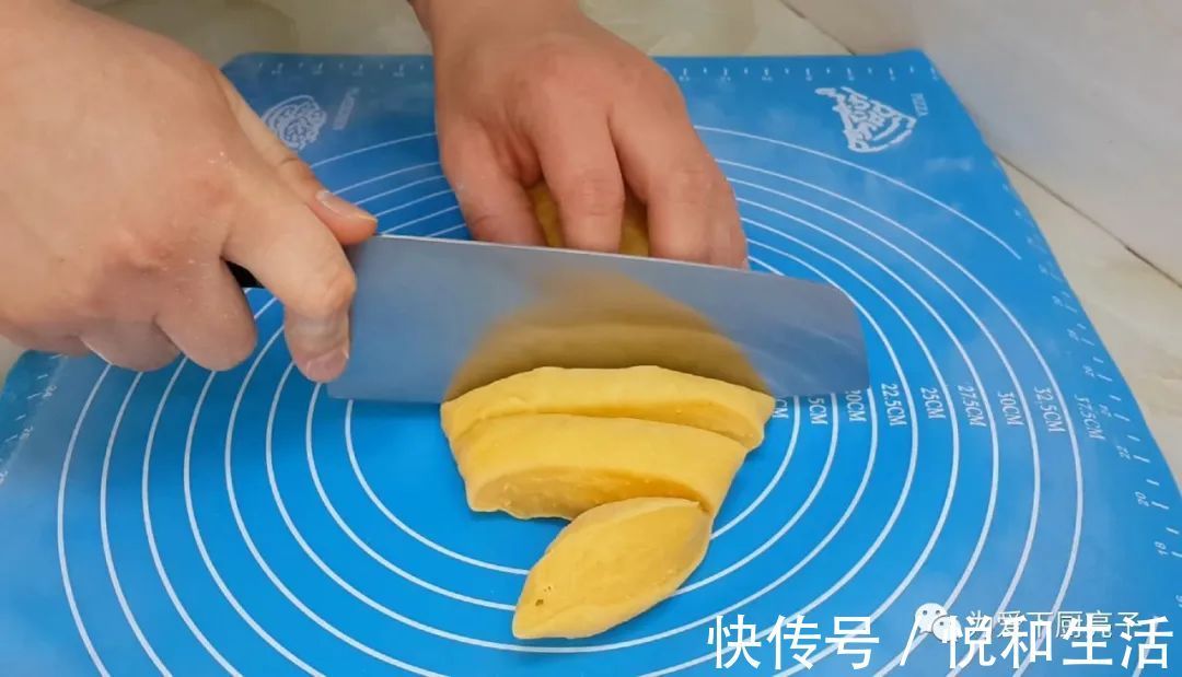 面包这么做太香了，加4个鸡蛋，不用烤箱也能一次成功，松软香甜