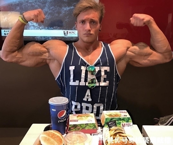 肌肉男|德国肌肉男超低体脂,胸肌上的肌肉块像拉丝的一样