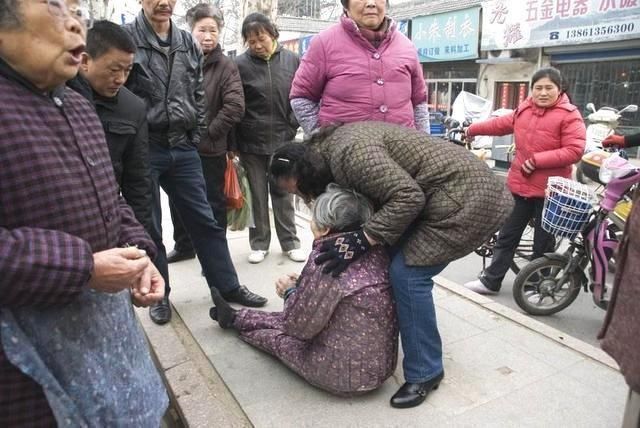 医生|63岁阿姨昏迷不醒,入院一小时身亡医生这玩物害了不少老年人