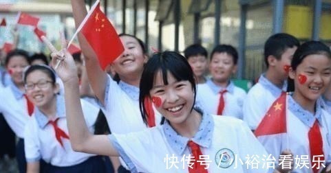 家长们|中小学实行延迟服务,“接送难”看似被解决,实则新问题却出现了