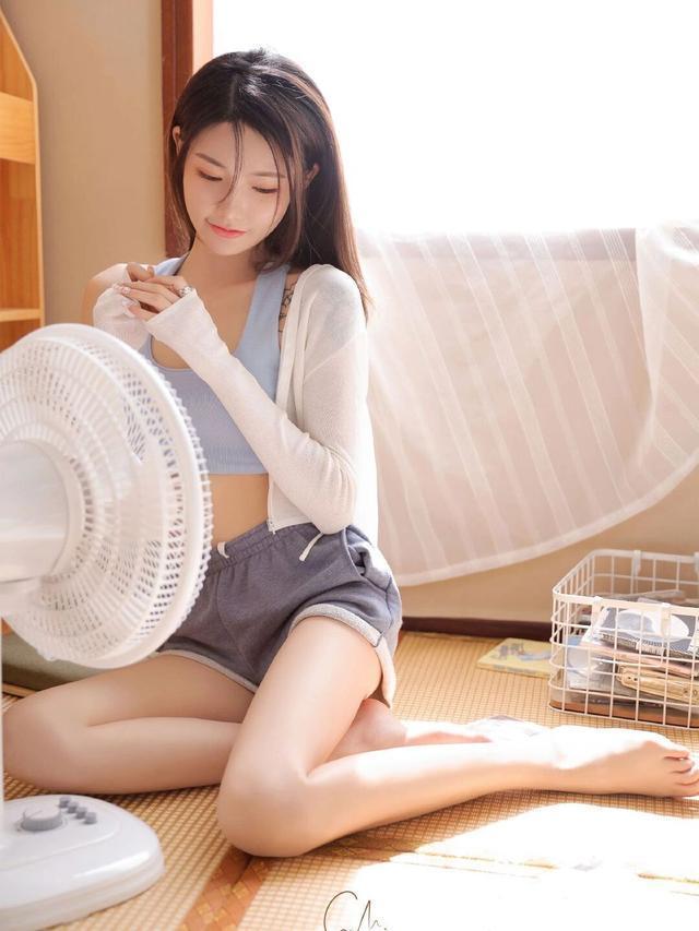 美女|什么样的美女才漂亮?五官精致,简单的穿搭就很清新靓丽,有活力