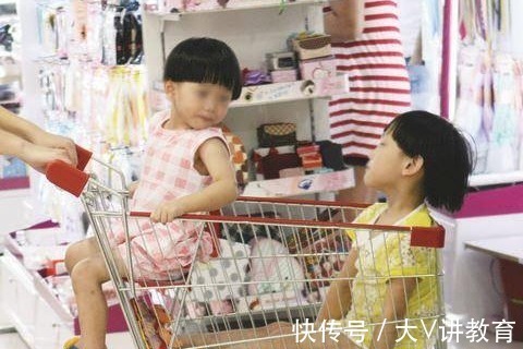 妈妈|家长买“边角料”给孩子吃,引发众人指责,穷父母只能养出自卑娃