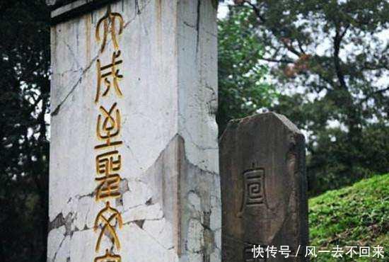 孔子|康熙宁死不拜孔子墓，其后人挡住一个字后，康熙立马下跪痛哭