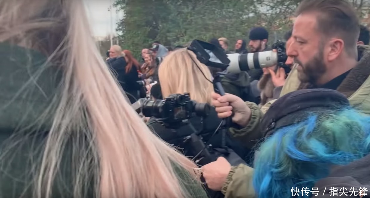 100块把土鳖宅男变鲜肉超模,英国俩沙雕小哥把时尚圈玩坏了