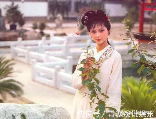林黛玉$薛宝钗八面玲珑，却无知心好友；林黛玉矫情敏感，却有一番好人缘