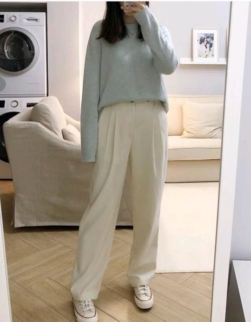 微胖女生变瘦变美，选择一松一紧的穿法就够了，搭配简单却有味道