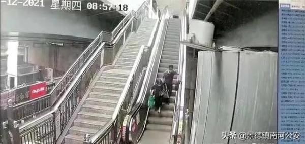 警官|老人在扶梯上差点摔倒，危急时刻！他一个箭步冲上去…