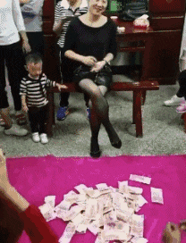 |搞笑GIF:看把人都喷成什么样子了,亲妈都认不出来了