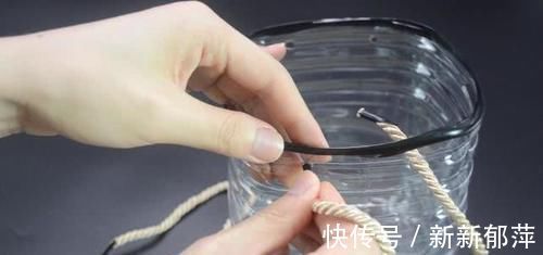 空油桶上穿2根绳子,真是厉害了,解决了困扰大家的一大难题,实用
