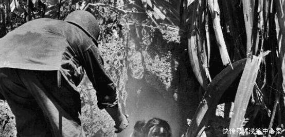 肆意|日本在战败前夕,将亲人全部推下悬崖,并且还肆意欺凌本国女同学!