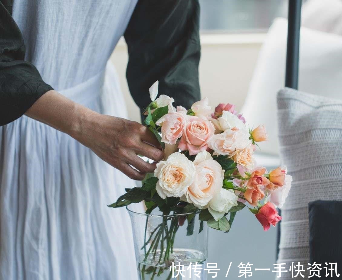 美学|日本女主的治愈系家居，屋内鲜花环绕，物品收纳有序，幸福感很高！