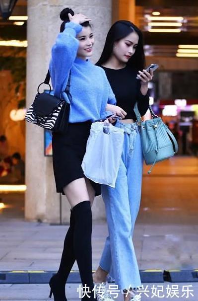 街拍出水芙蓉的美女,一件卡其色的连衣裙,时尚靓丽气息迷人