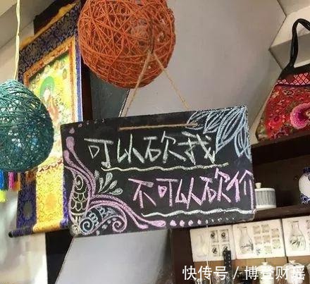 |开心一刻笑话 刚发完工资, 我偷偷藏了50块钱在鞋垫底下