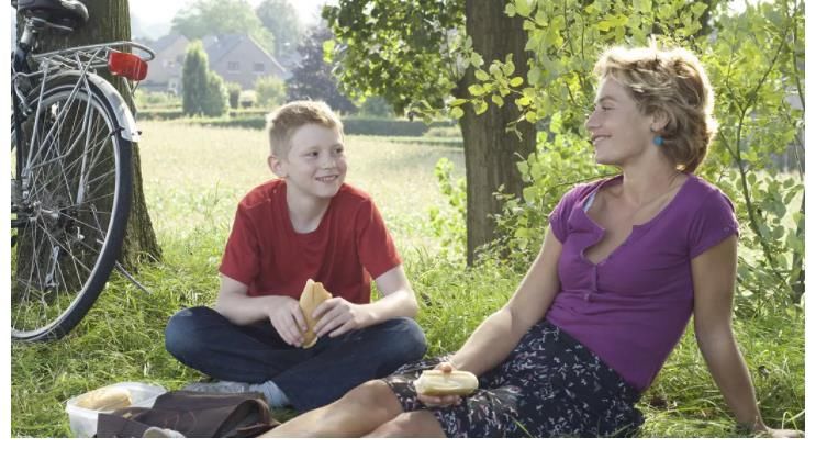 單親小孩慘遭拋棄，他將何去何從？