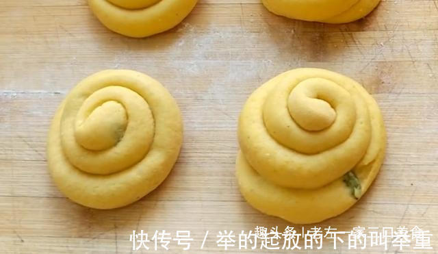 玉米面火了，教你新吃法，不炸不烙，一烫一卷，出锅孩子吃不够