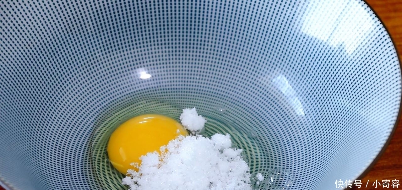 不加面粉,不用黄油,不用分离蛋清,教你做鸡蛋饼干,小孩子爱吃