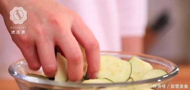 炒茄子,试试把酱油换成“它”,茄子不黑、不油,更入味!