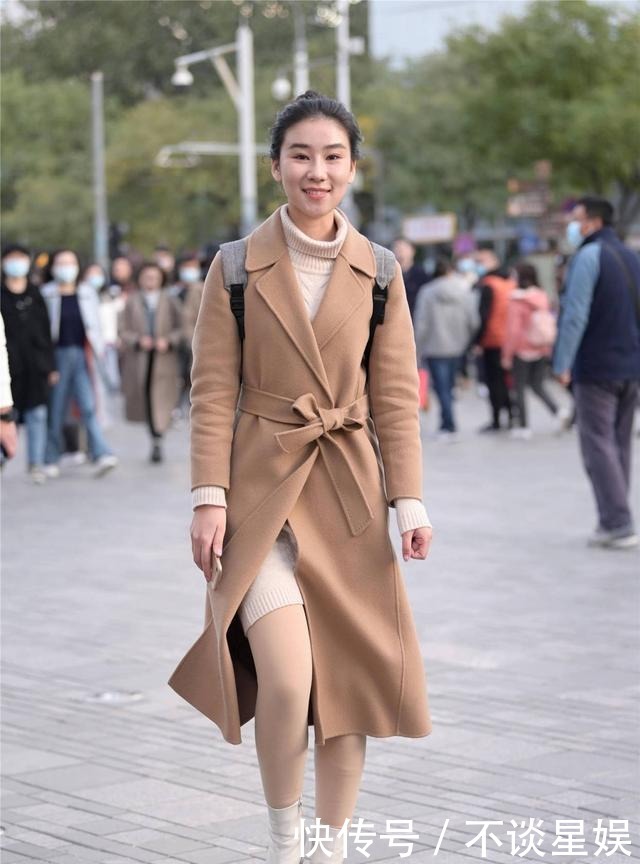 长款|初冬时节的一种保暖穿搭,厚实的长款大衣,简约保暖,还很美