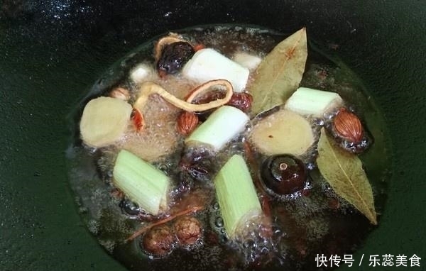 不管炖什么鱼,万万多加“这1步”!鱼肉鲜香嫩滑,还不腥