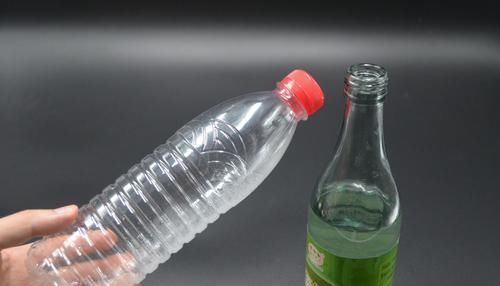 你家有废旧的塑料瓶吗?简单一改造放在厨房,一年能省下不少钱