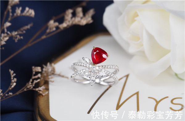 戒指|同样是红宝石戒指,价格竟如此悬殊!