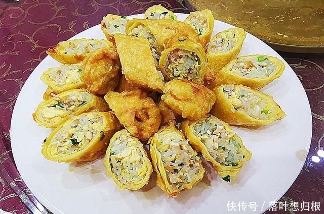 外甥女的生日宴，第9个是家乡特色菜，价格最贵，全家人抢着吃