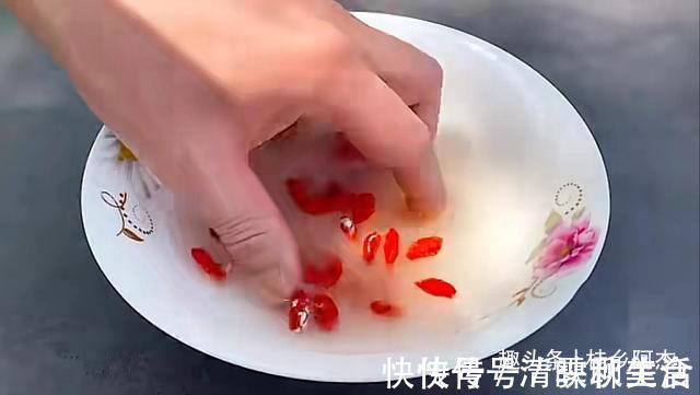 搅拌均匀|扔葱根等于扔钱,葱根原来是个宝,作用这么厉害,太实用了