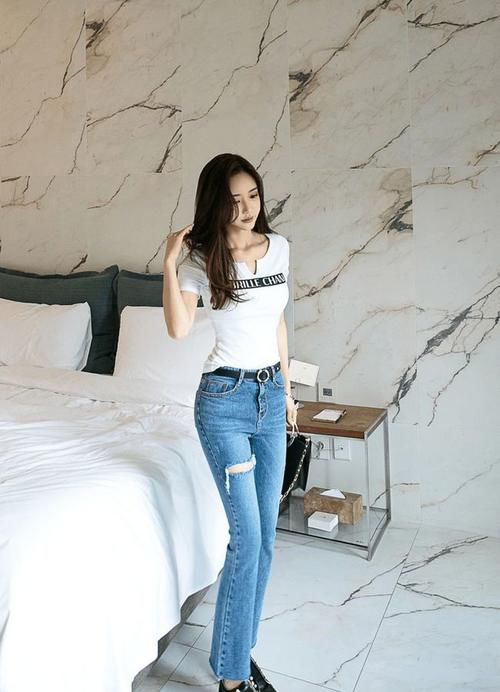 别样减龄|来自紧身牛仔裤的个性美搭，性感有型，穿出街头范秀出女人味