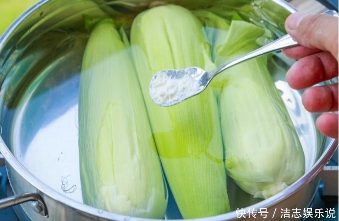 香甜|煮玉米,扔水里就煮了牢记1个诀窍,玉米香甜又软糯