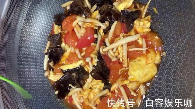 西红柿|制作西红柿木耳炒鸡蛋时,加入一样配菜,鲜香味美孩子喜欢都喜欢