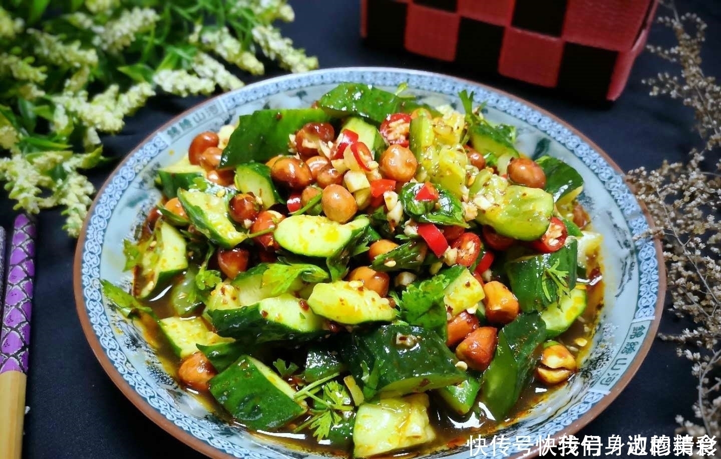 凉拌黄瓜时,直接拌是大错特错的,少了这一步黄瓜不脆,更不入味