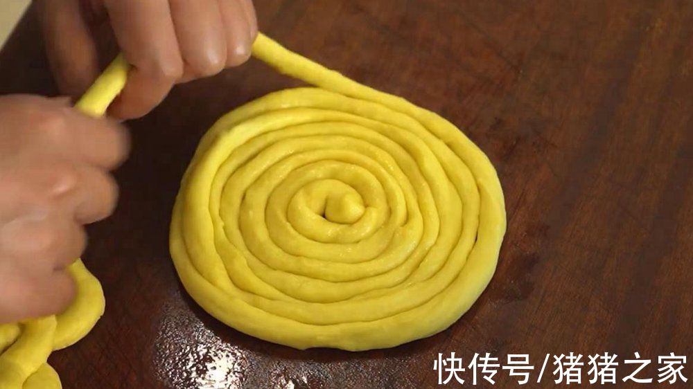 喜欢吃拌面吗？试试新疆辣皮子拌面，筋道爽滑攒劲得很