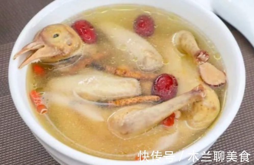 炖鸽子汤,该不该焯水大厨教你一招,柔嫩汤鲜味道香,营养高!