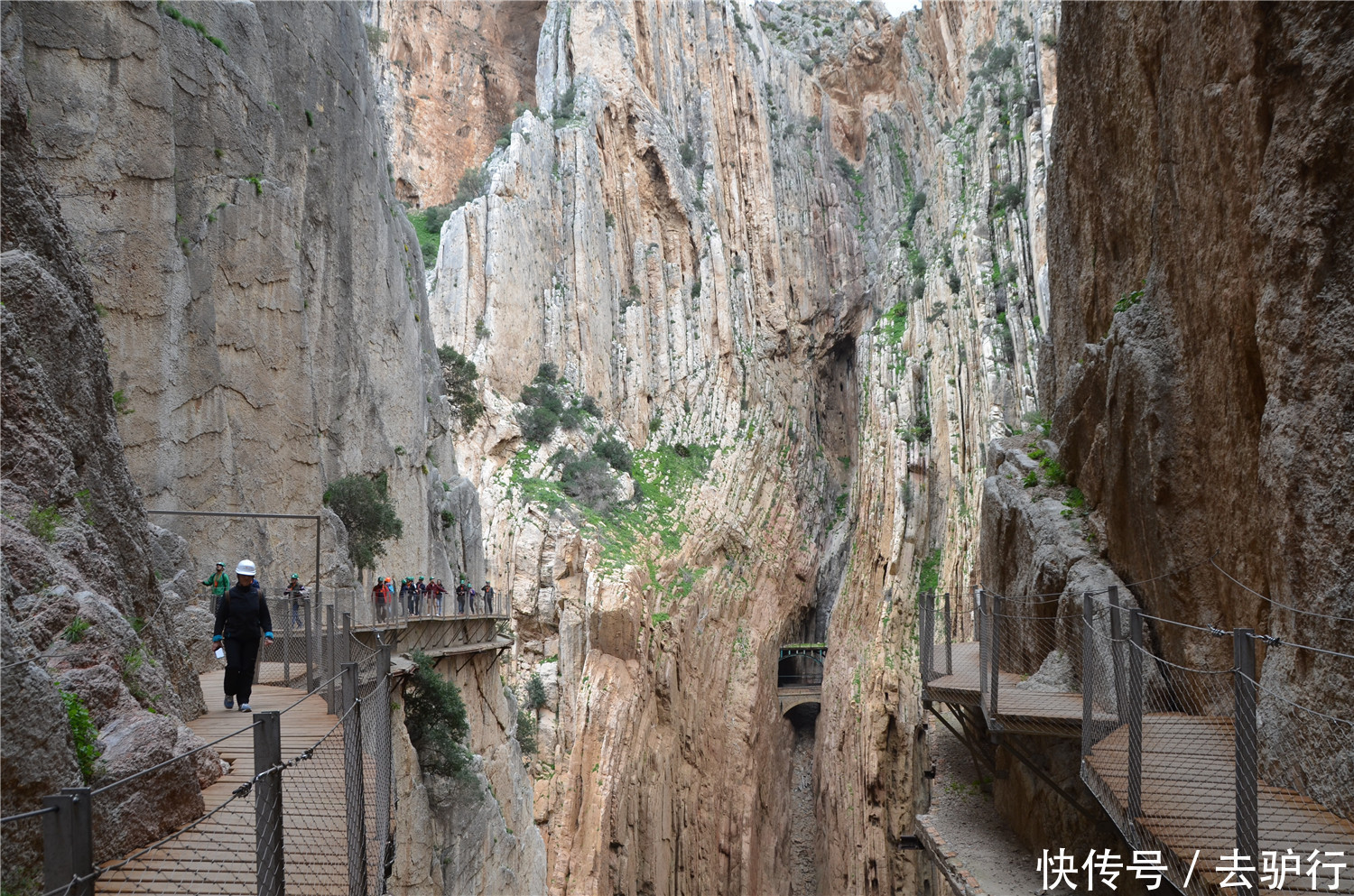 危险|最危险的步道，5名游客失足坠崖死亡，华山栈道小巫见大巫