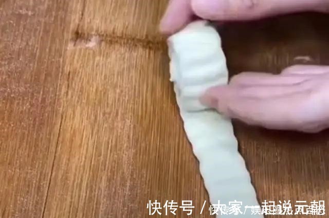 好吃|最简单的花卷，一搓一压一卷，造型有创意，既好看又好吃