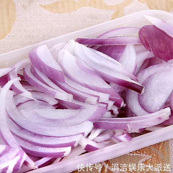 延缓衰老|女人若想变年轻,尽量经常吃的食物,或助你减少皱纹,延缓衰老