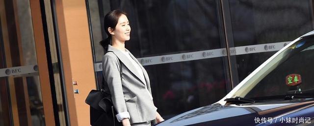 展现女性精明干练的西服套装, 成熟女性必备, 看起来更加高级