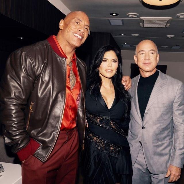 空气有点青草香\",\"i10\":\"今日头像 世界首富带51岁女友走红毯,被猛男搂抱一脸高冷,贝佐斯像外人