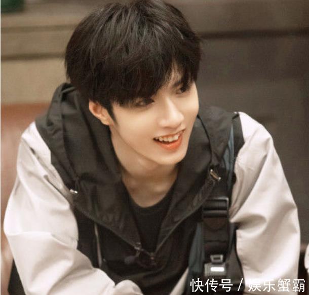 密室 刘耀文记录了“密室出逃”的全过程,背手插兜,他对谁表示不满了?