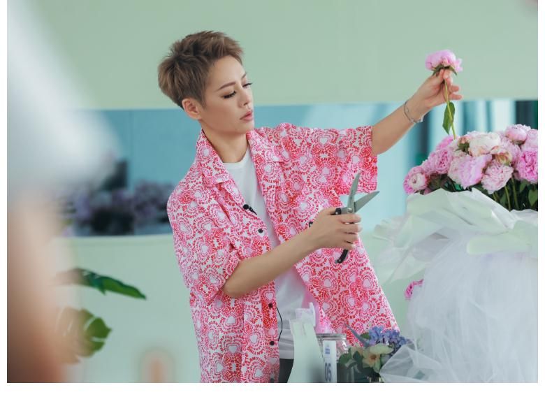 嘉賓|《中餐廳5》才播一期，寧靜又一節(jié)目官宣，鳳凰傳奇擔(dān)任嘉賓