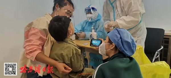 医护人员|采集核酸小朋友不张嘴?护士小姐姐“放大招”